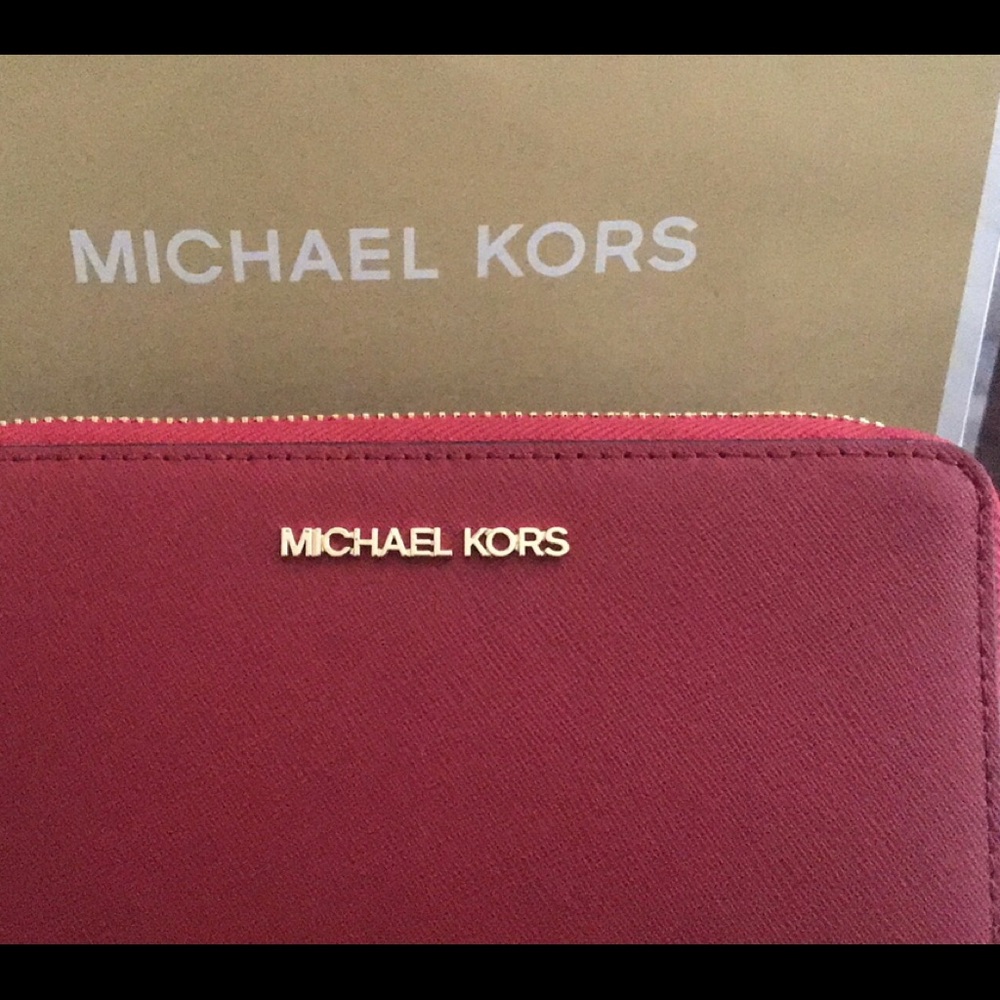 Michael Kors Jet Set Leather Wristlet Phone Case - Picture 8 of 11